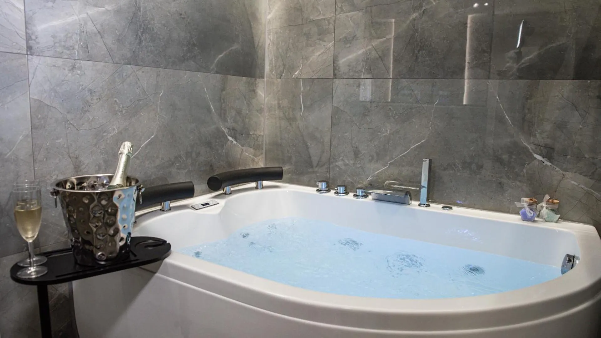 Karma6Rooms - In Sicilia Nel Centro Di Catania 0*,  Italy